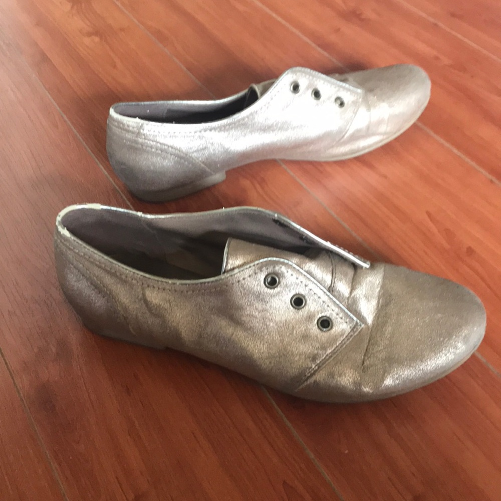 Gold shoes - Picture 2 of 2